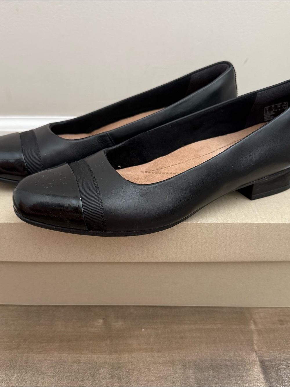 Clarks Keesha Rosa Black Leather Heel Pump Patent Cap Toe 7.5 Black Shoe 12721